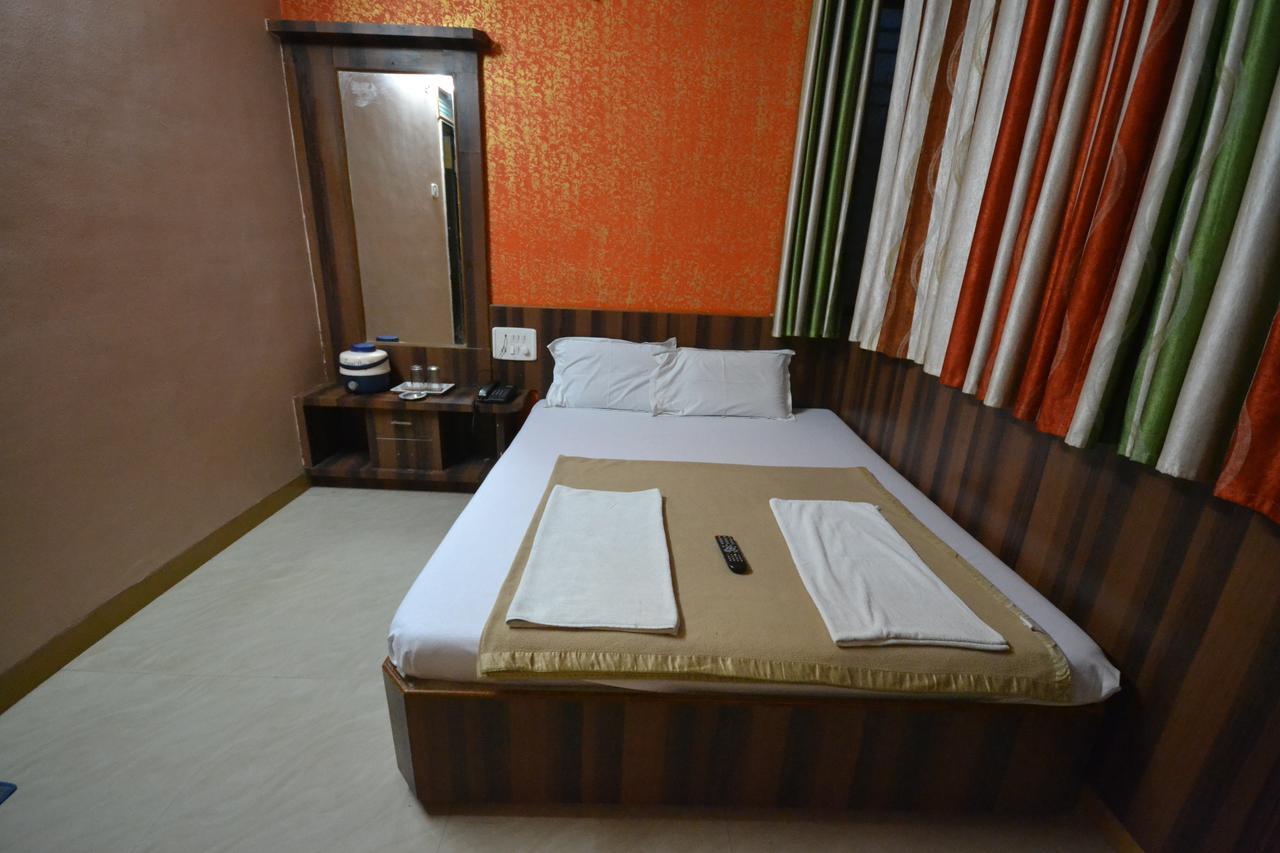 Hotel Sai Hari Prasad Shirdi Eksteriør billede