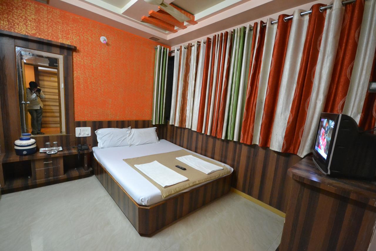 Hotel Sai Hari Prasad Shirdi Eksteriør billede