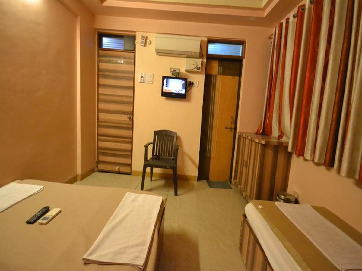 Hotel Sai Hari Prasad Shirdi Eksteriør billede